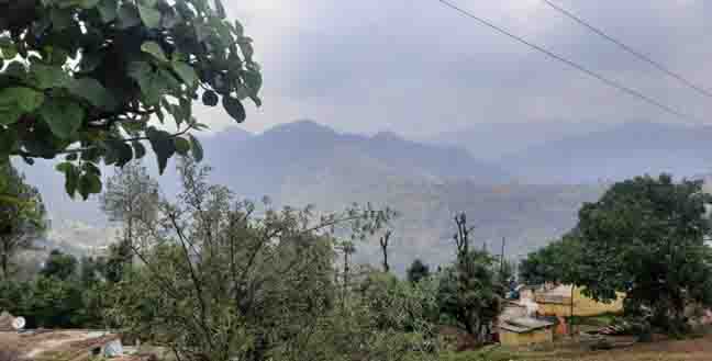 उत्तराखंड: प्रदूषण वाली धुंध की चादर में लिपटे पहाड़, पर्यटक वाहनों की लगातार बढ़ती संख्या ने बढ़ाई मुसीबत