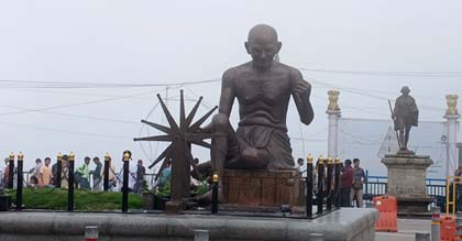 नये गांधी पुराने गांधी: छोटे गांधी मोटे गांधी