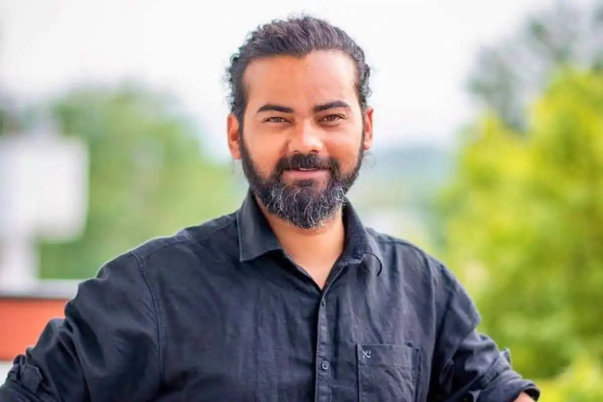 अभिव्यक्ति की आजादी पर हमले के विरोध में