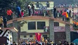 उन्हें सब कुछ केंद्रीकृत चाहिए