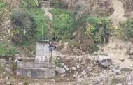 2013 आपदा में बहा पुल अब तक नहीं बना, ट्रॉली की सहारे 'मौत' का सफर