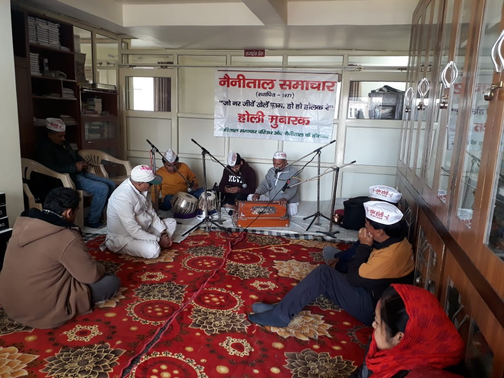 उड़ उड़ भौंरा.....जगह-जगह की होली का आस्वाद