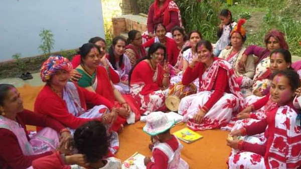 अनूठी शान है कुमाऊनी महिला होली की
