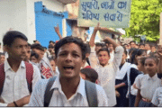 जेन अल्फा की क्रांति: जब बच्चों ने सीखा कि पंखा माँगना भी आंदोलन है