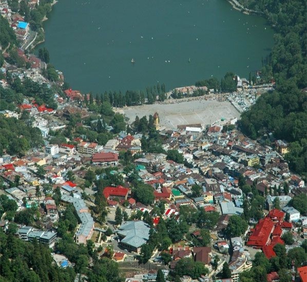 खिसक रही है सरोवर नगरी: क्या नैनीताल अपनी भूगर्भीय क्षमता से ज्यादा बोझ उठा रहा है?